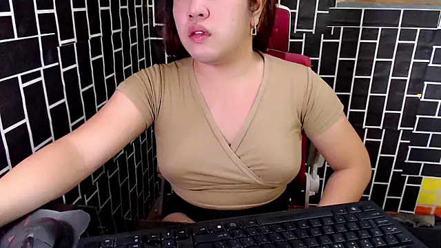 Snapshot of xUrDreamSlutWhore chatting on 09/12/25, 02:11 xUrDreamSlutWhore online show from 09/12/25, 02:11