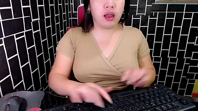 Snapshot of xUrDreamSlutWhore chatting on 09/16/25, 09:16 xUrDreamSlutWhore online show from 09/16/25, 09:16