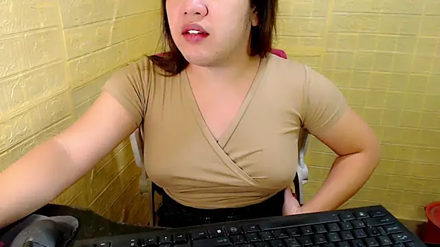 Snapshot of xUrDreamSlutWhore chatting on 10/22/25, 03:01 xUrDreamSlutWhore online show from 10/22/25, 03:01