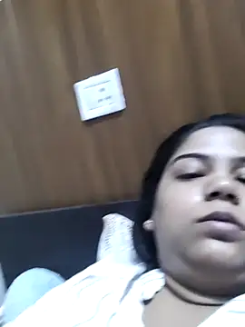 pari hotty online show from 10/14/25, 08:37