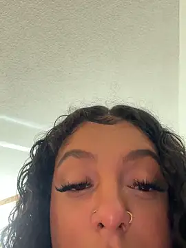 Snapshot of allybluee777 chatting on 11/13/25, 07:35 allybluee777 online show from 11/13/25, 07:35