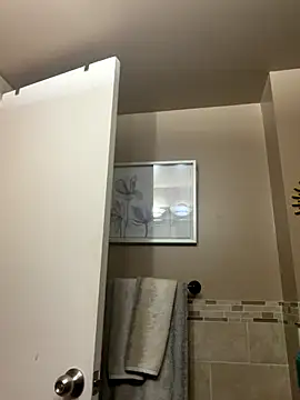 Snapshot of allybluee777 chatting on 11/17/25, 04:40 allybluee777 online show from 11/17/25, 04:40