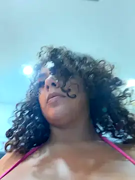 Snapshot of allybluee777 chatting on 11/27/25, 05:20 allybluee777 online show from 11/27/25, 05:20