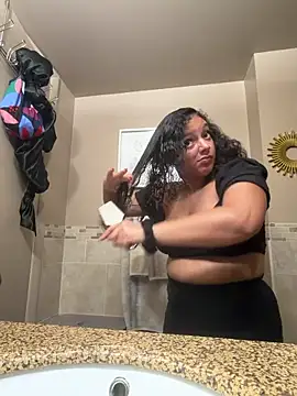 Snapshot of allybluee777 chatting on 12/15/25, 02:21 allybluee777 online show from 12/15/25, 02:21