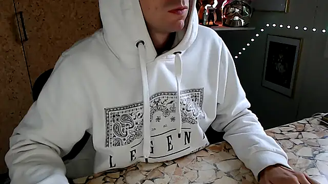 Snapshot of sakiramissy chatting on 11/07/25, 03:01 sakiramissy online show from 11/07/25, 03:01