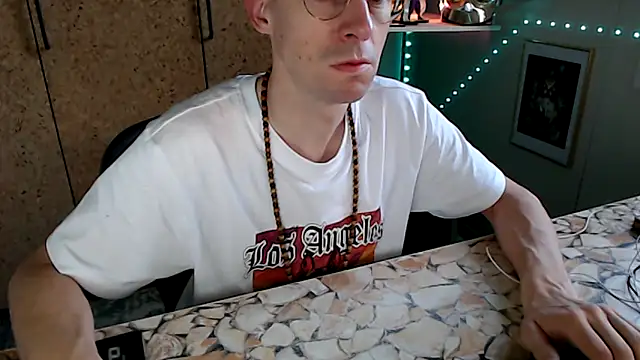 Snapshot of sakiramissy chatting on 11/18/25, 07:13 sakiramissy online show from 11/18/25, 07:13