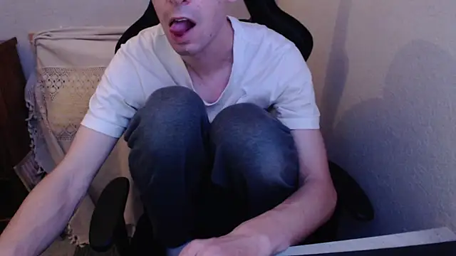 Snapshot of sakiramissy chatting on 11/18/25, 08:46 sakiramissy online show from 11/18/25, 08:46