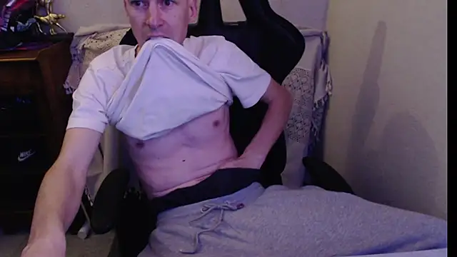 Snapshot of sakiramissy chatting on 12/14/25, 07:40 sakiramissy online show from 12/14/25, 07:40