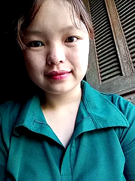 XoiXoi232 online show from 10/05/25, 12:31