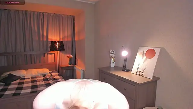 OdellaFrake online show from 10/31/25, 09:05