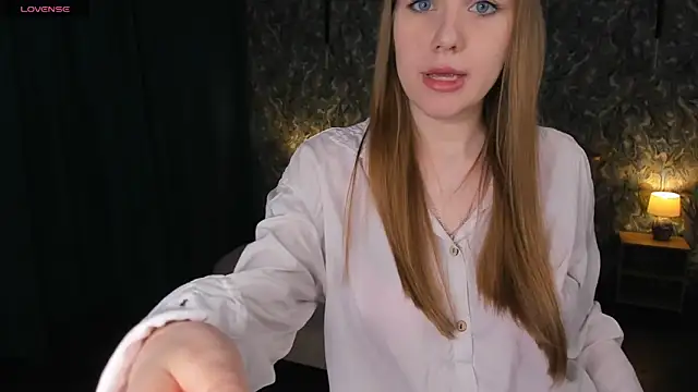 OdellaFrake online show from 11/17/25, 08:36