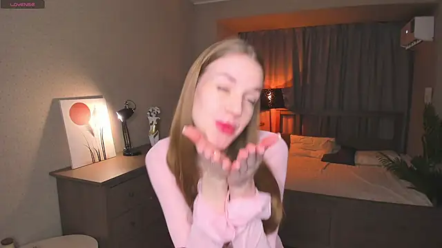 OdellaFrake online show from 12/05/25, 07:43