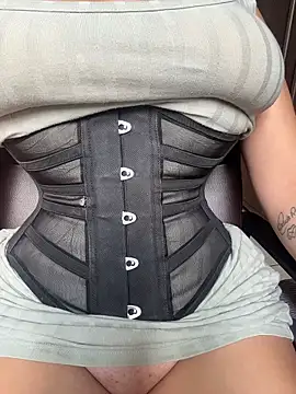 Snapshot of Malika_khalid chatting on 09/18/25, 03:03 Malika khalid online show from 09/18/25, 03:03