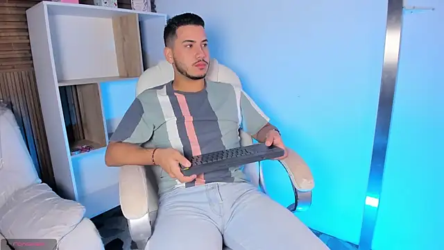 Axel grey  online show from 09/25/25, 12:20