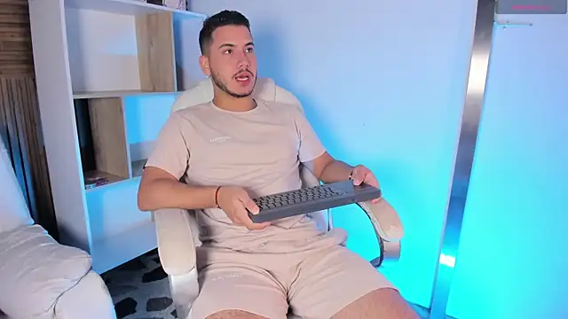 Axel grey  online show from 09/26/25, 12:20