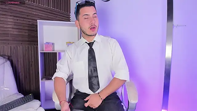 Axel grey  online show from 10/31/25, 12:39