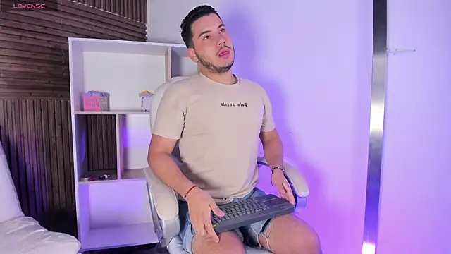 Axel grey  online show from 11/07/25, 12:16