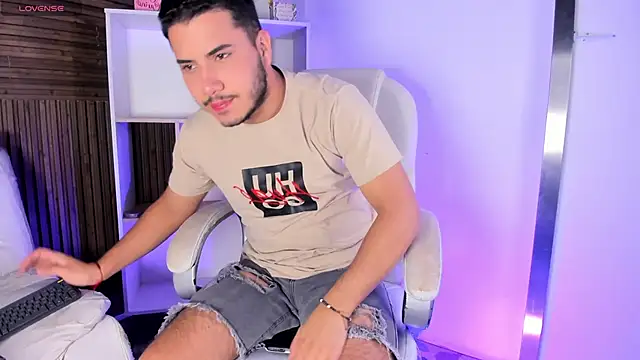 Axel grey  online show from 11/12/25, 12:16