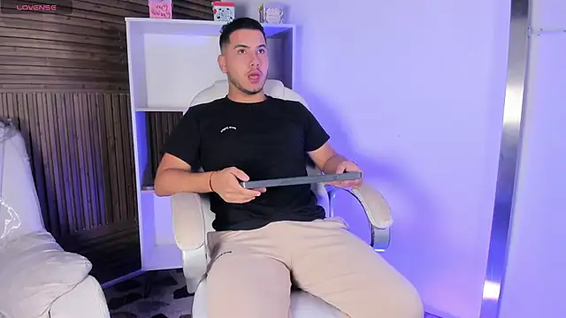 Axel grey  online show from 11/14/25, 12:26