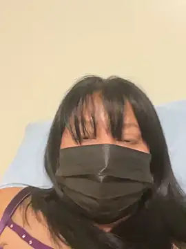 Snapshot of moren_2025 chatting on 12/22/25, 05:37 moren 2025 online show from 12/22/25, 05:37