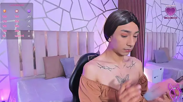 CYRUS TAY online show from 04/15/26, 01:40