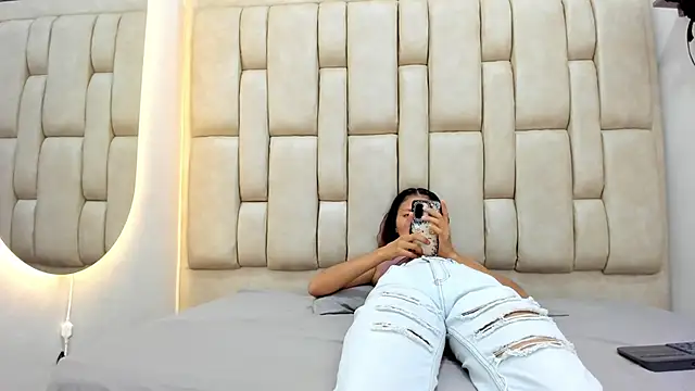 Snapshot of GabyAndHugo chatting on 10/08/25, 12:47 GabyAndHugo online show from 10/08/25, 12:47