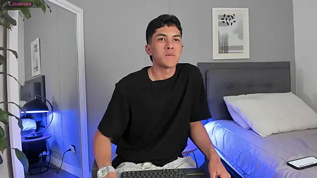 Tylerffoxx online show from 10/06/25, 10:40