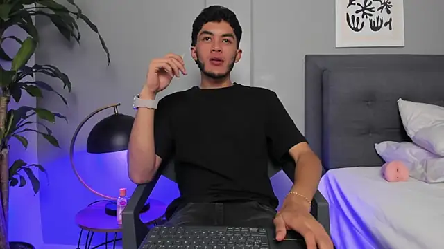 Tylerffoxx online show from 05/31/26, 08:43