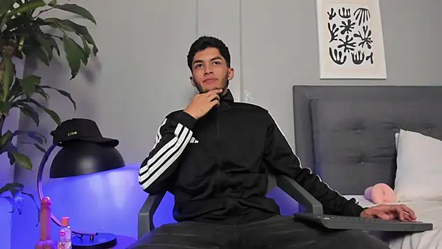 Tylerffoxx online show from 06/19/26, 09:51