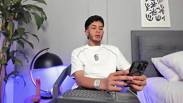 Tylerffoxx online show from 06/26/26, 11:09