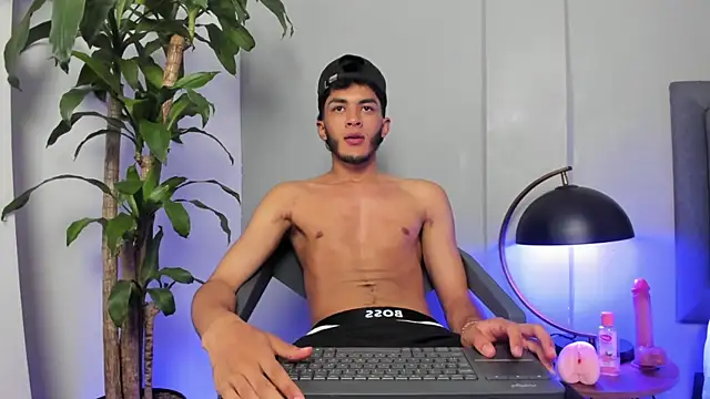 Tylerffoxx online show from 07/18/26, 11:41