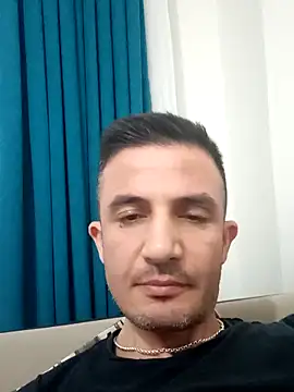 Snapshot of OGUZOZAN chatting on 10/06/25, 08:39 OGUZOZAN online show from 10/06/25, 08:39