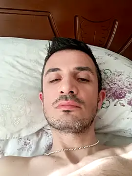 Snapshot of OGUZOZAN chatting on 11/02/25, 07:11 OGUZOZAN online show from 11/02/25, 07:11