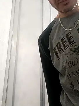 Snapshot of OGUZOZAN chatting on 11/15/25, 11:51 OGUZOZAN online show from 11/15/25, 11:51