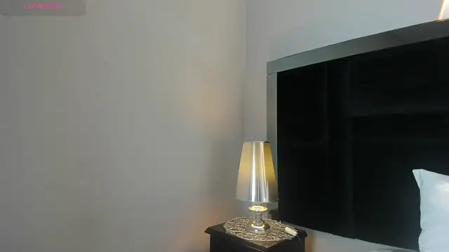 CarolineLee  online show from 03/26/26, 10:37