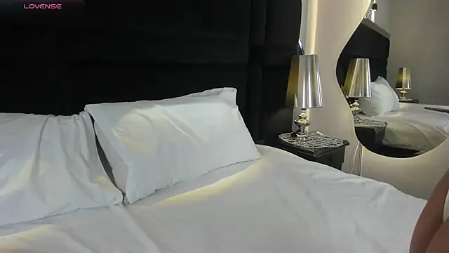 CarolineLee  online show from 04/09/26, 10:37