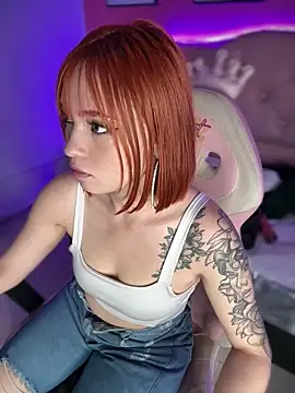 Snapshot of Alysson_LS chatting on 09/17/25, 03:41 Alysson LS online show from 09/17/25, 03:41