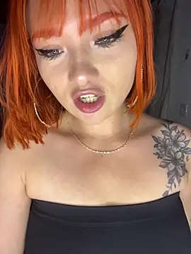 Snapshot of Alysson_LS chatting on 11/18/25, 02:17 Alysson LS online show from 11/18/25, 02:17