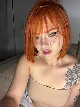 Snapshot of Alysson_LS chatting on 11/21/25, 02:32 Alysson LS online show from 11/21/25, 02:32