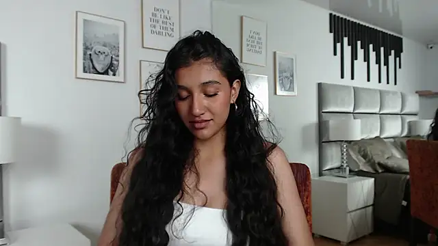 ValentiinaCruz online show from 11/13/25, 09:47