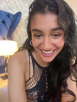 ValentiinaCruz online show from 12/15/25, 10:47