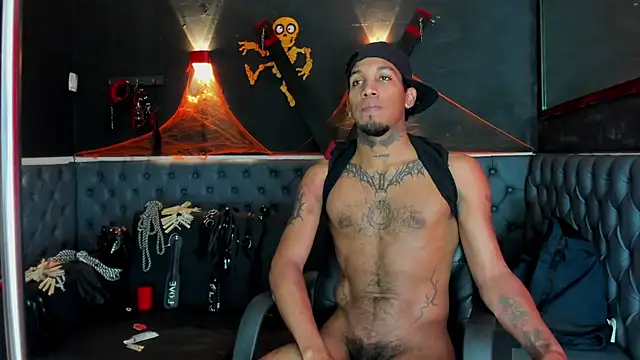 Snapshot of DIEGO_WICKED chatting on 10/25/25, 12:02 DIEGO WICKED online show from 10/25/25, 12:02