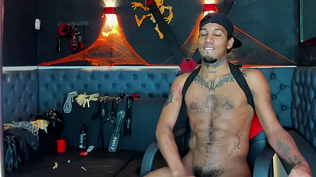 Snapshot of DIEGO_WICKED chatting on 10/26/25, 12:11 DIEGO WICKED online show from 10/26/25, 12:11