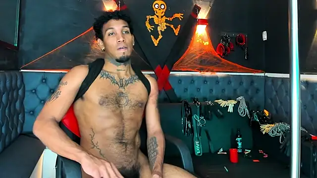 Snapshot of DIEGO_WICKED chatting on 10/28/25, 05:15 DIEGO WICKED online show from 10/28/25, 05:15