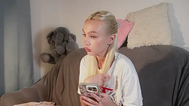 cuteleraay online show from 07/31/26, 08:19
