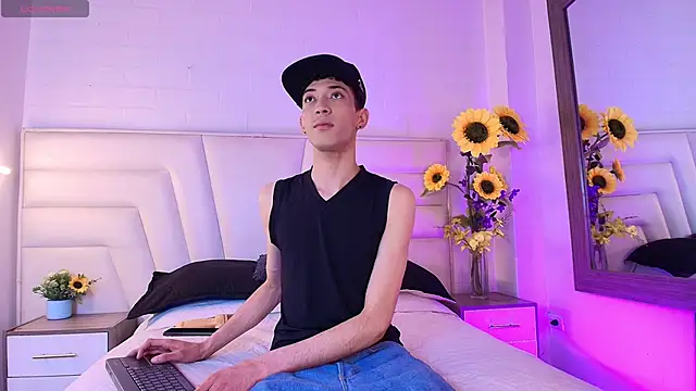 Ashton Myers online show from 10/01/25, 08:37