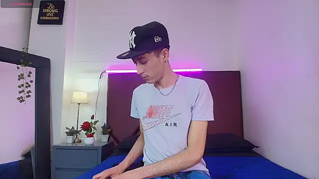 Ashton Myers online show from 10/03/25, 07:55