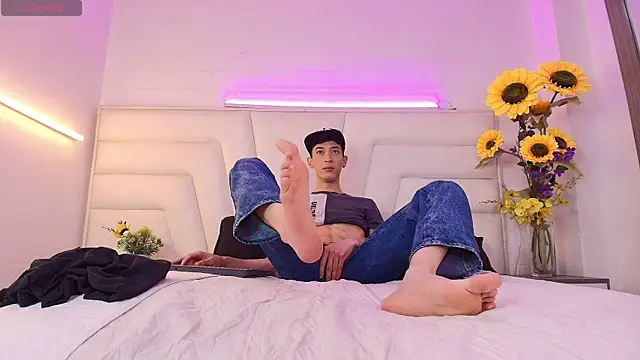 Ashton Myers online show from 10/04/25, 08:40