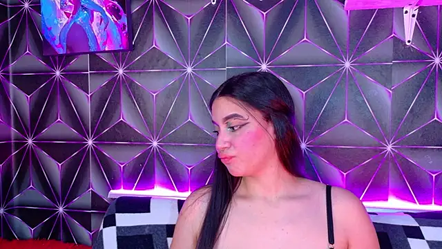Snapshot of Megan_Luxe chatting on 09/23/25, 04:26 Megan Luxe online show from 09/23/25, 04:26