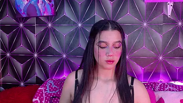Snapshot of Megan_Luxe chatting on 09/26/25, 04:27 Megan Luxe online show from 09/26/25, 04:27